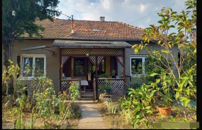 ÚJSZÁSZ utcában 83 nm-es ÖNÁLLÓ CSALÁDI HÁZ ELADÓ