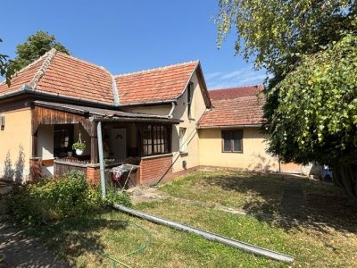 ÁRPÁDFÖLDÖN RENDELŐ utca környékén 60 nm-es kis ház eladó