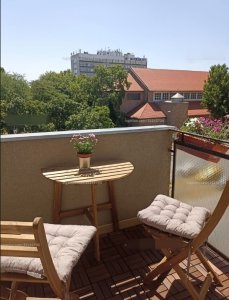 BOSNYÁK téren CIRKÓS, FELÚJÍTOTT 1,5 SZOBÁS, ERKÉLYES lakás eladó